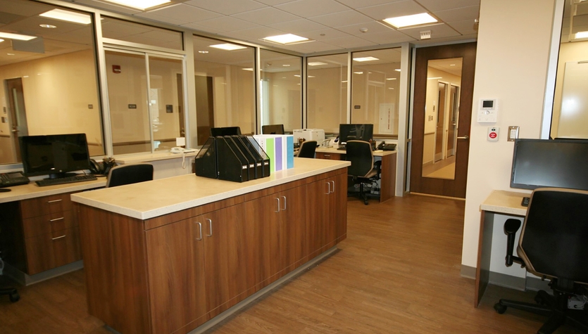 McLean-NurseStation2-Linea5.jpg