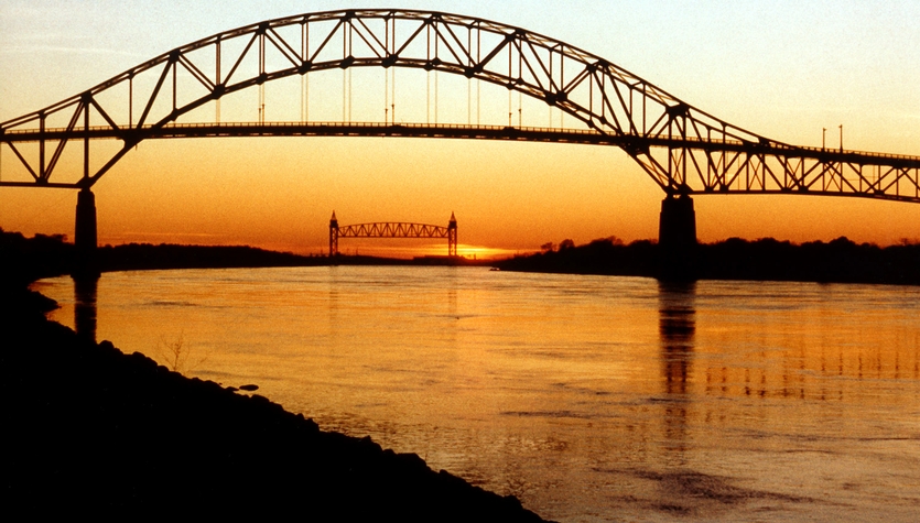Cape_Cod_Bourne_Bridge_and_Railroad_Bridge.jpg
